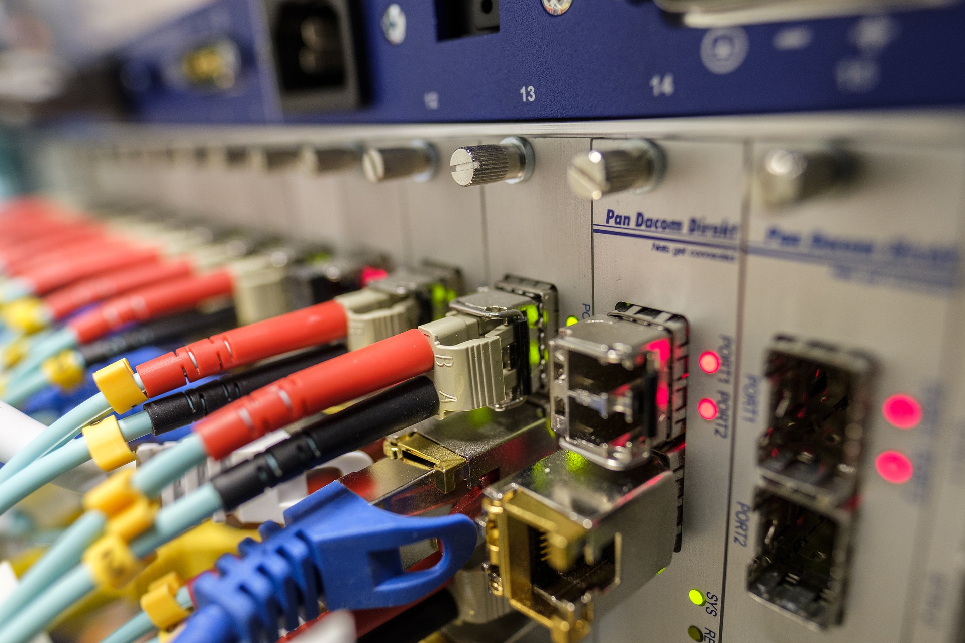 What is an industrial fiber optic transceiver? Linden Photonics Inc